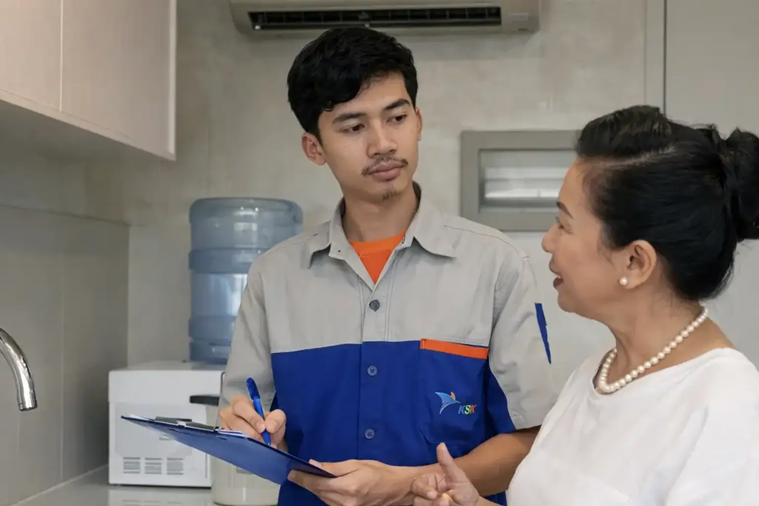 พนักงานช่างคอนโด (1)